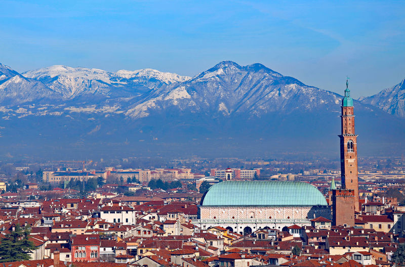 Vicenza city in italy is the famous monument called basilica palladiana 