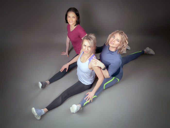Full length of young woman exercising in gym