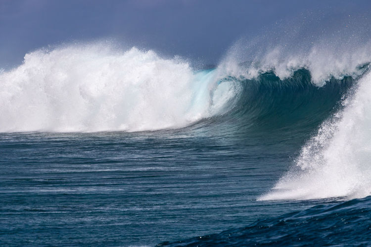 Water splashing in sea against sky