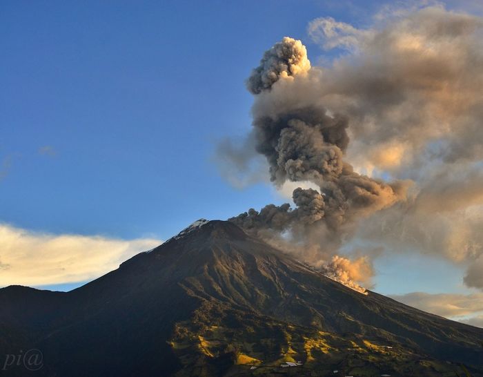 Smoke emitting from tungurahua volcano against sky