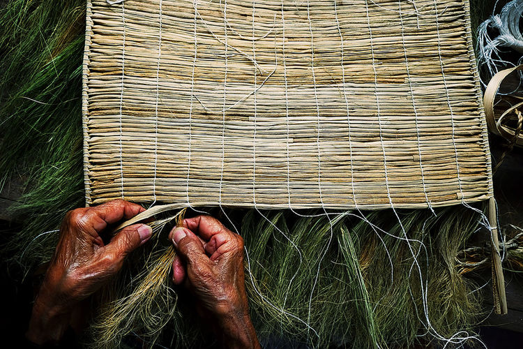 Cropped hand weaving mat