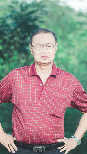 Portrait of man in eyeglasses standing outdoors