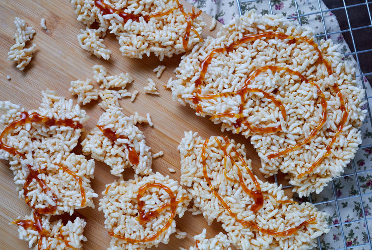 High angle view of crispy rices with caramel sauce 