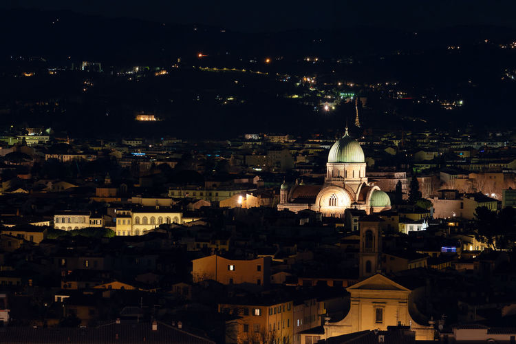 Night view of great sinagogue of florence and san giuseppe church
