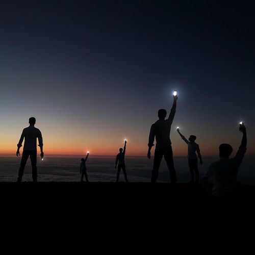 WOMAN PLAYING WITH ARMS RAISED
