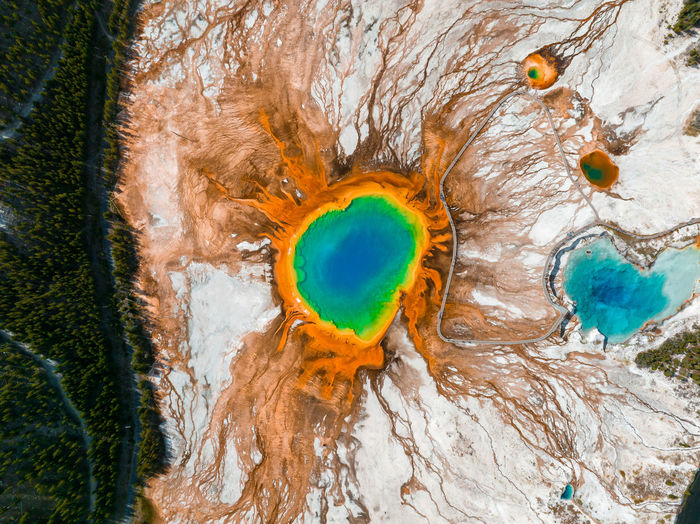 Grand prismatic pool at yellowstone national park colors