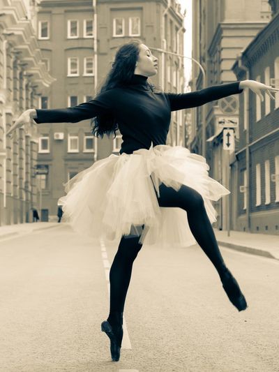 Ballet dancer dancing in city