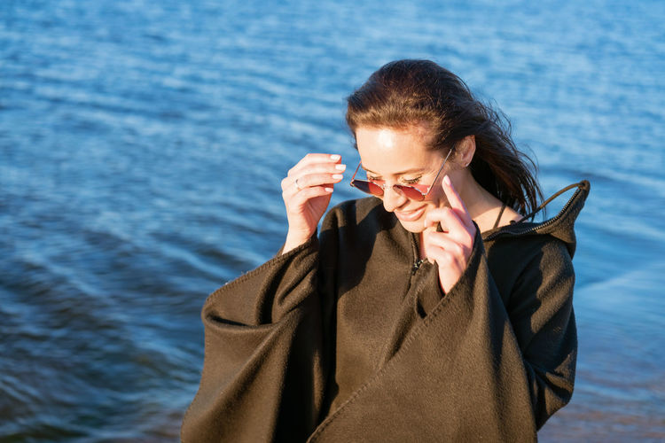 Portrait happy smiling woman on beach. smiling sensual brunette posing