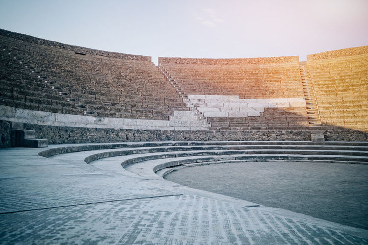 Amphitheater at pompeii against sky